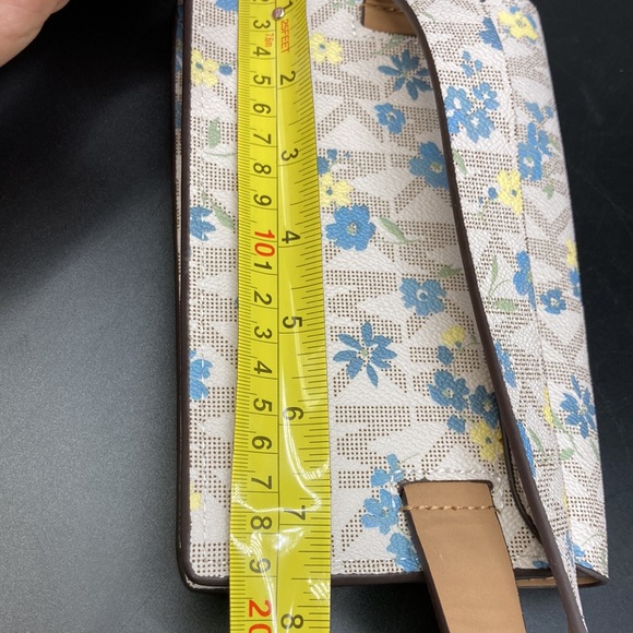 24HR DROP ⬇️ Michael Kors Floral Logo Belt Bag (choice of 1) - Picture 10 of 13